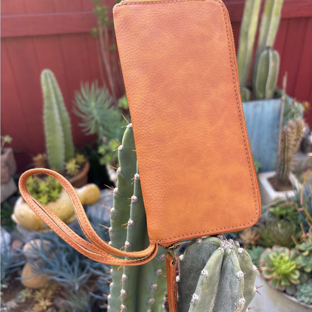 Free People Distressed Wallet - Picture 7 of 11